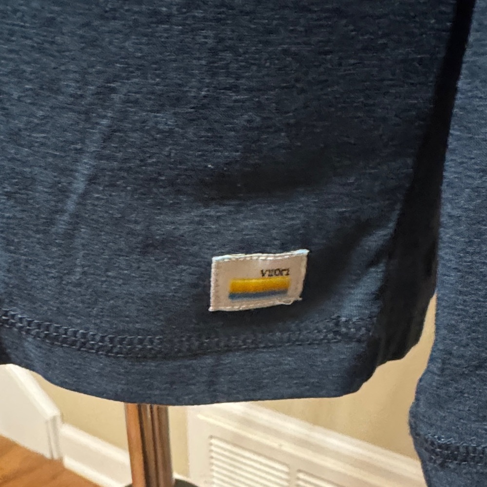 Vuori Men's Deep Blue Long Sleeve Tee Size S pre-owned. - Picture 9 of 10